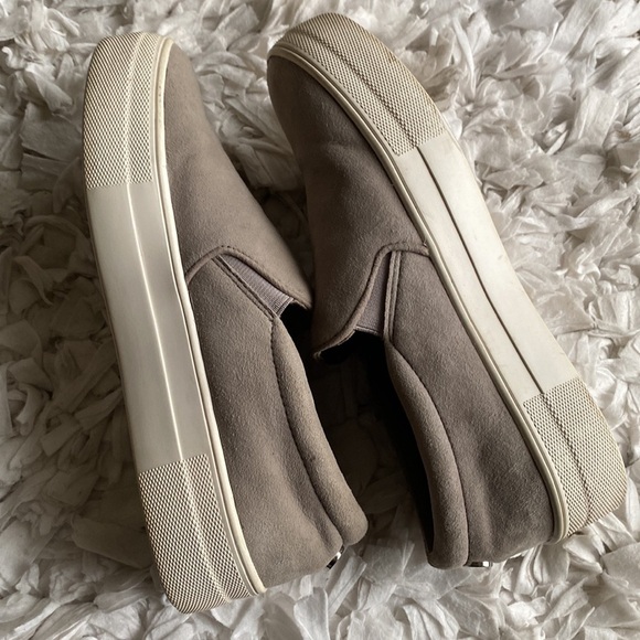 Steve Madden light gray suede slip on sneakers size 6 - Picture 11 of 11